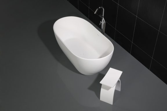 B613 Freestanding Bathtub and Stool